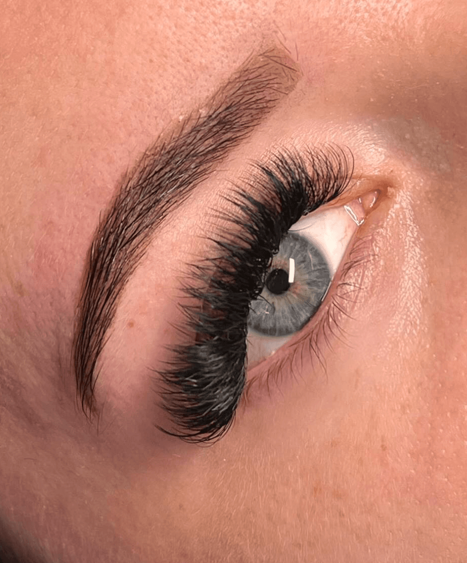 Cat Eye lash extensions finished result